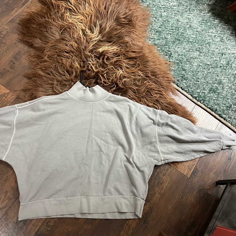 North Face light weight sweatshirt. New condition.
